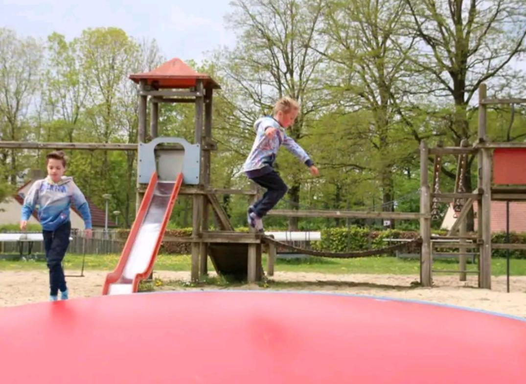 7 Person House With Garden, Firepit, Swimming Lake, Hammock, Child Friendly, In- And Outside Playground, Slide, And Great Coffee Ewijk Eksteriør billede